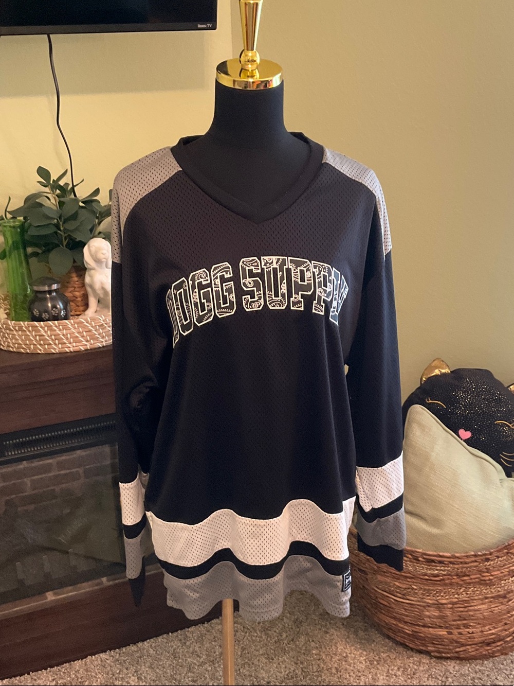Dogg Supply Men’s Size Medium Hickey Jersey, Excellent Condition!